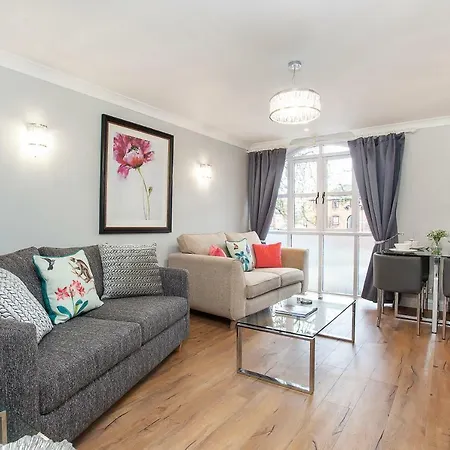 County House Mews Apartment *